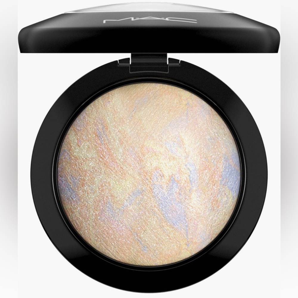 MAC Lightscapade Skinfinish